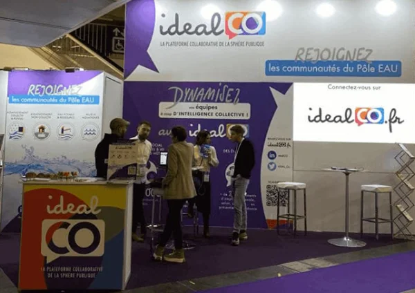 stand-idealco-old.jpg